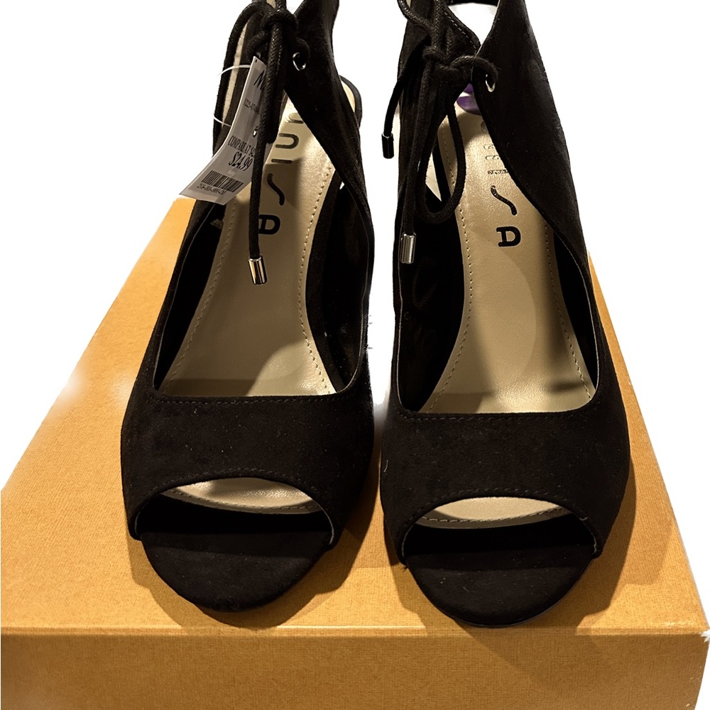 Size 8.5 Unisa Velvet stiletto heels.